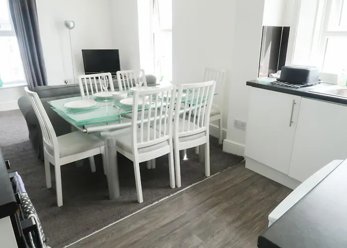 Farina No8, 3 Bedroom Sea View Apartment Sleeping 7 Guests
