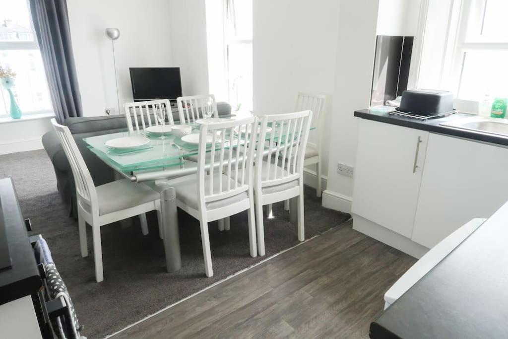 Farina No8, 3 Bedroom Sea View Sleeping 7 Guests Bridlington