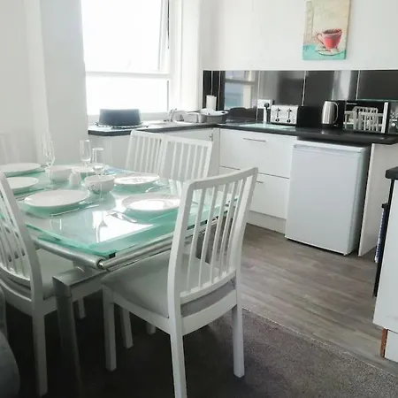 Farina No8, 3 Bedroom Sea View Apartment Sleeping 7 Guests Bridlington Exterior photo