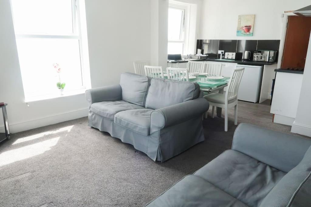 Farina No8, 3 Bedroom Sea View Sleeping 7 Guests *