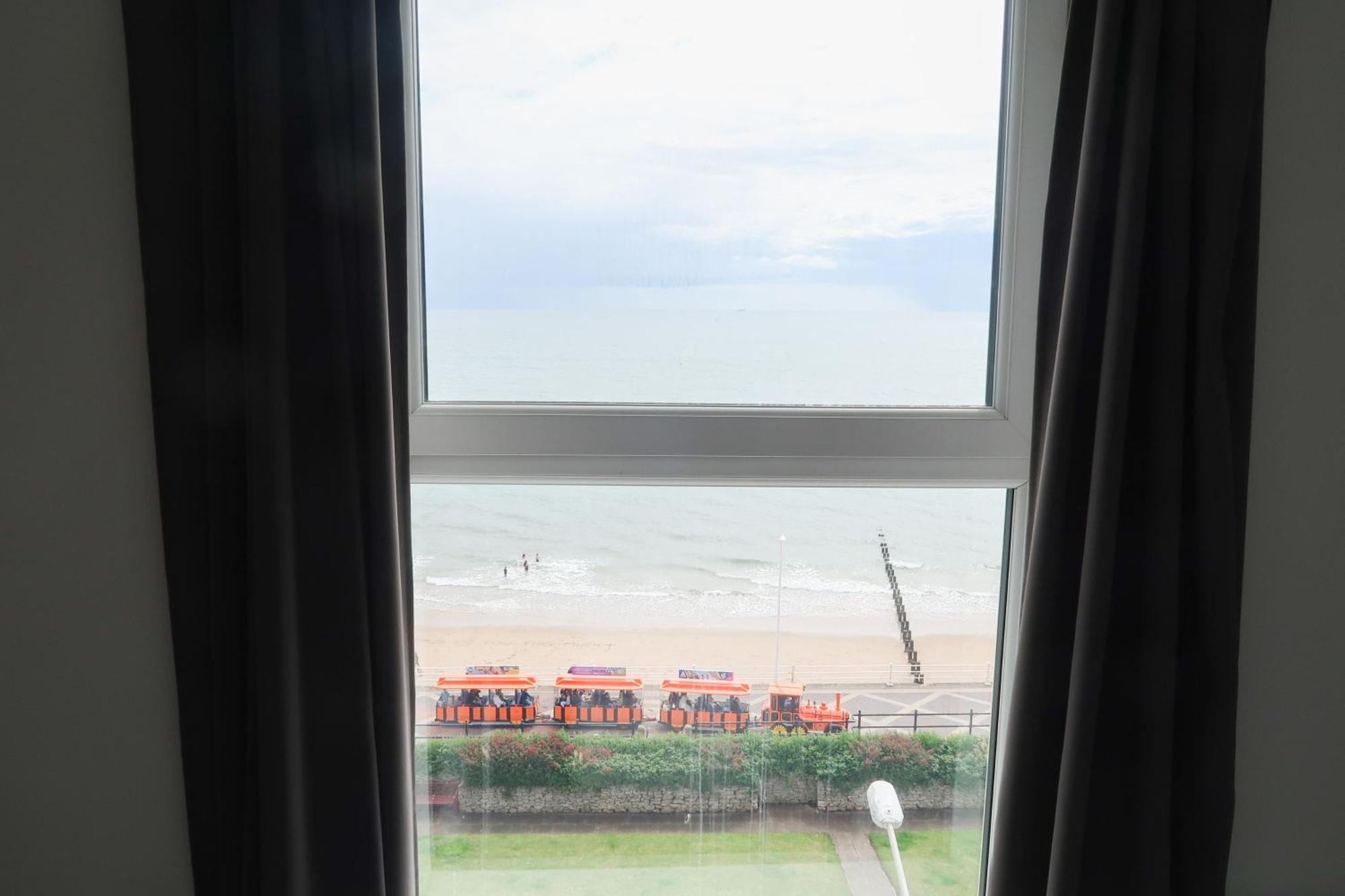 Farina No8, 3 Bedroom Sea View Sleeping 7 Guests * Bridlington